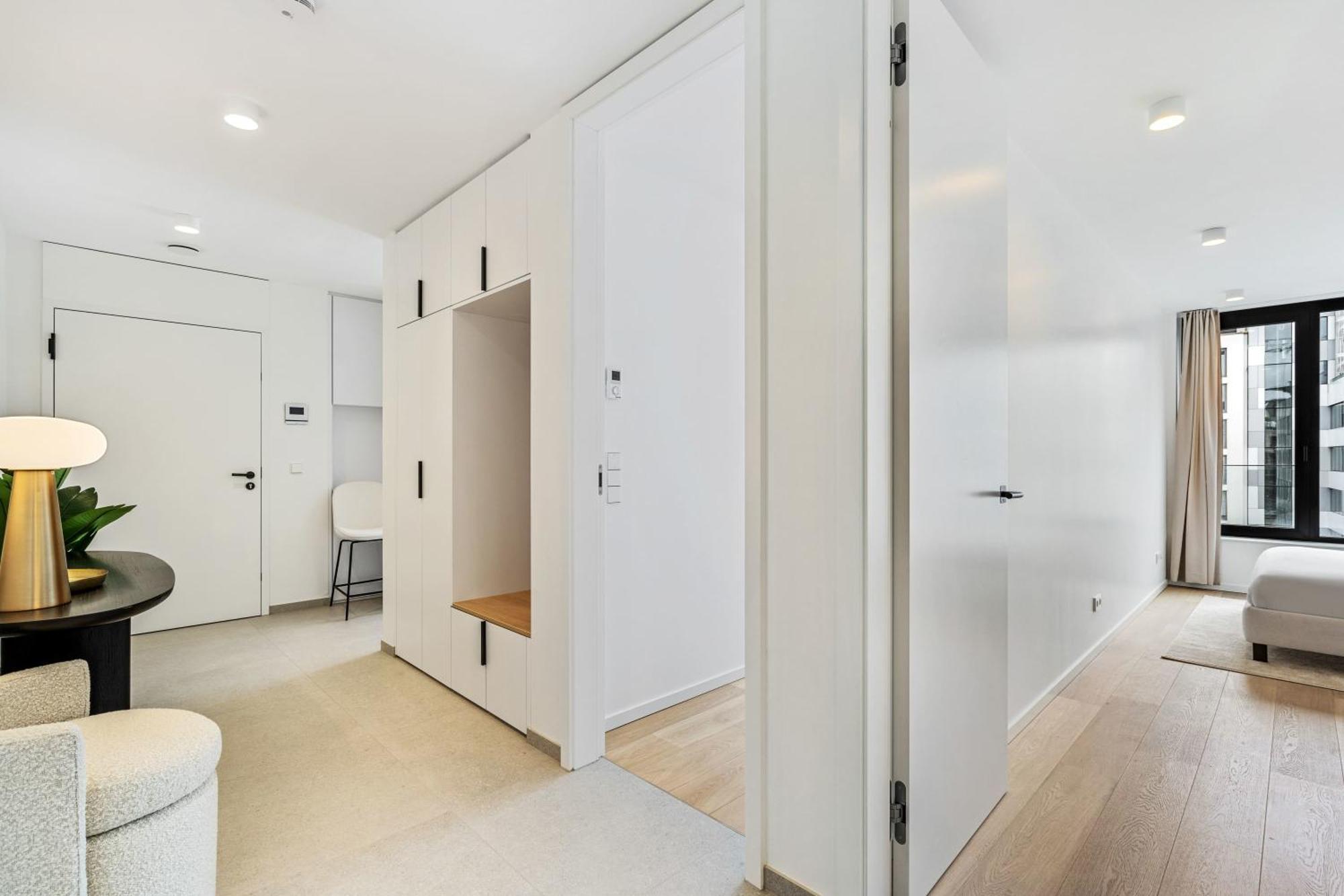 Spacious 6th-floor Gem: Modernity Meets Comfort *