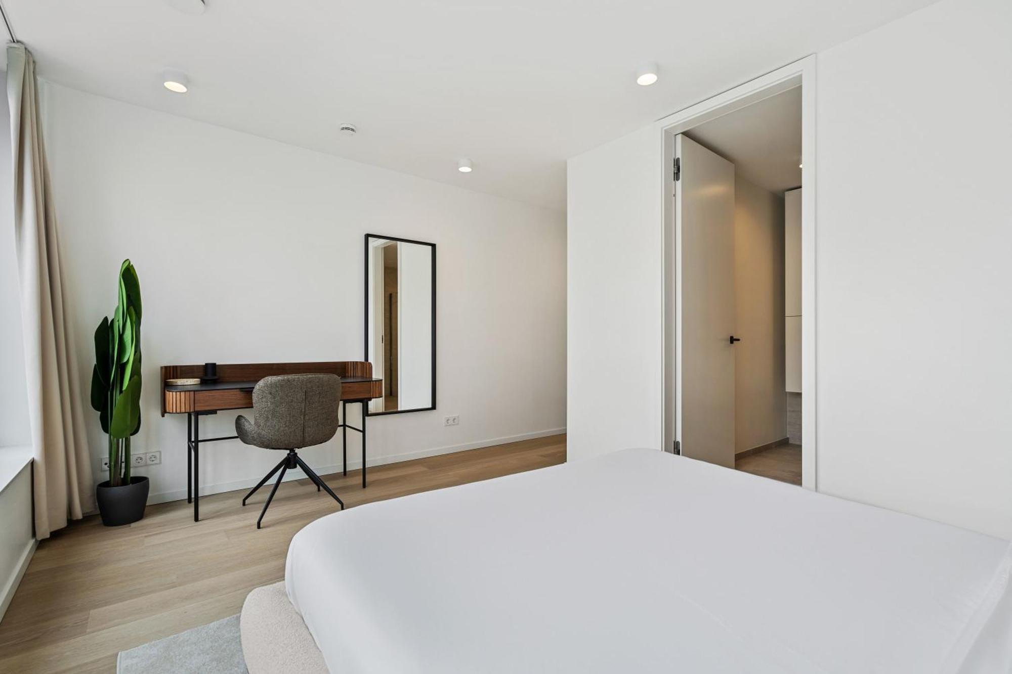 Spacious 6th-floor Gem: Modernity Meets Comfort *