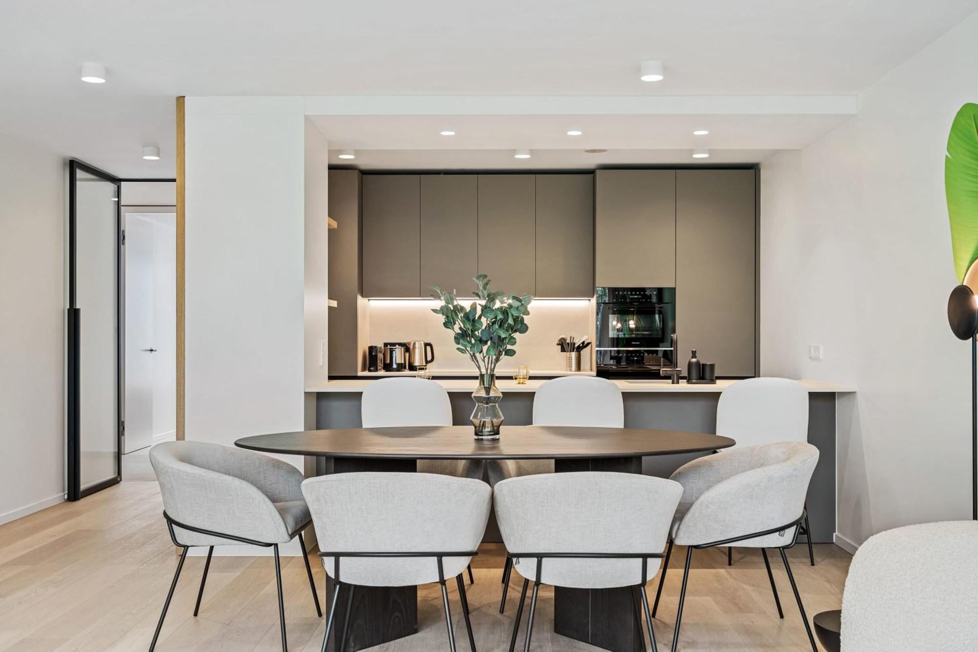 Spacious 6th-floor Gem: Modernity Meets Comfort Апартаменты *