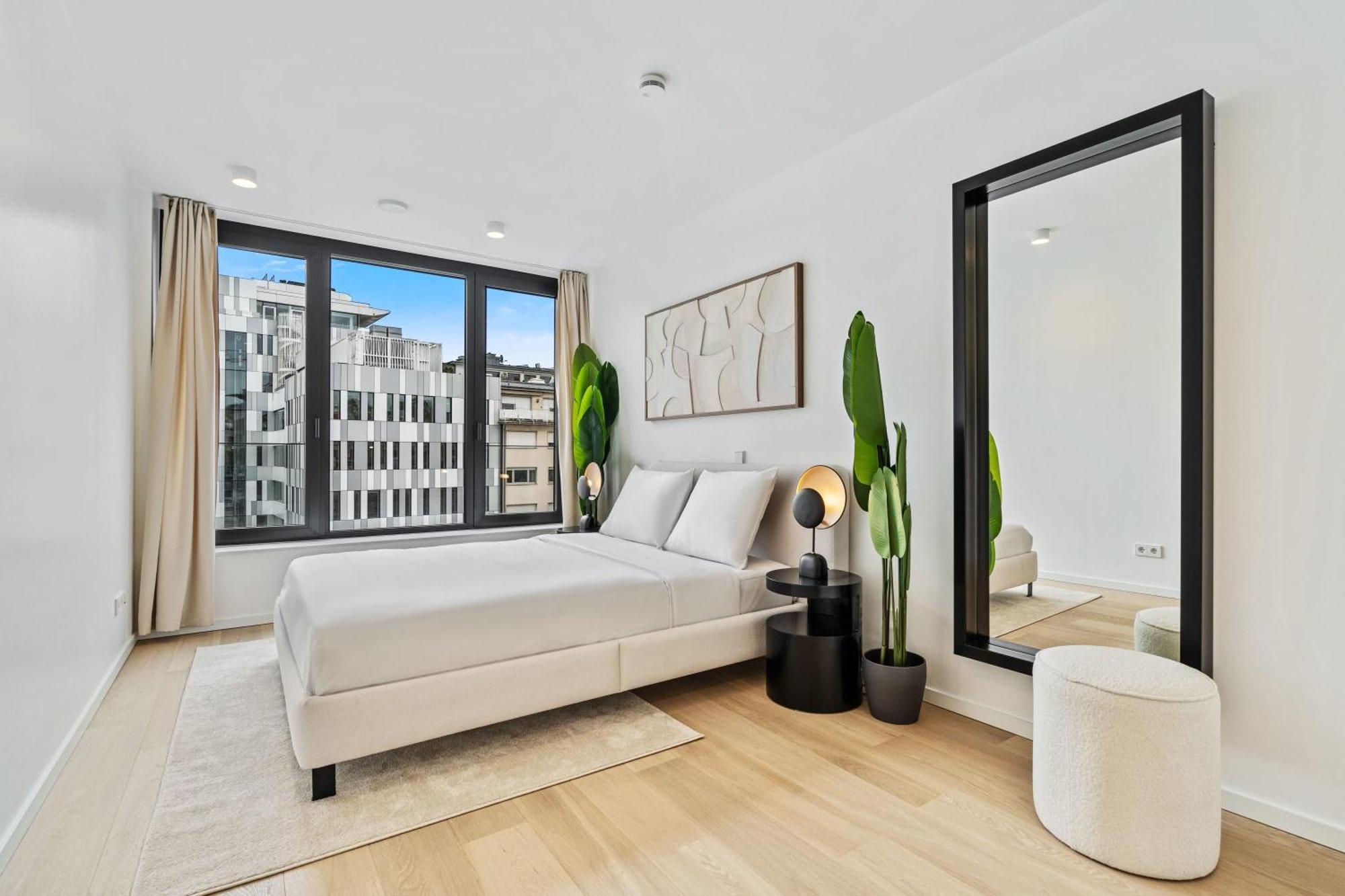 Апартаменты Spacious 6th-floor Gem: Modernity Meets Comfort *