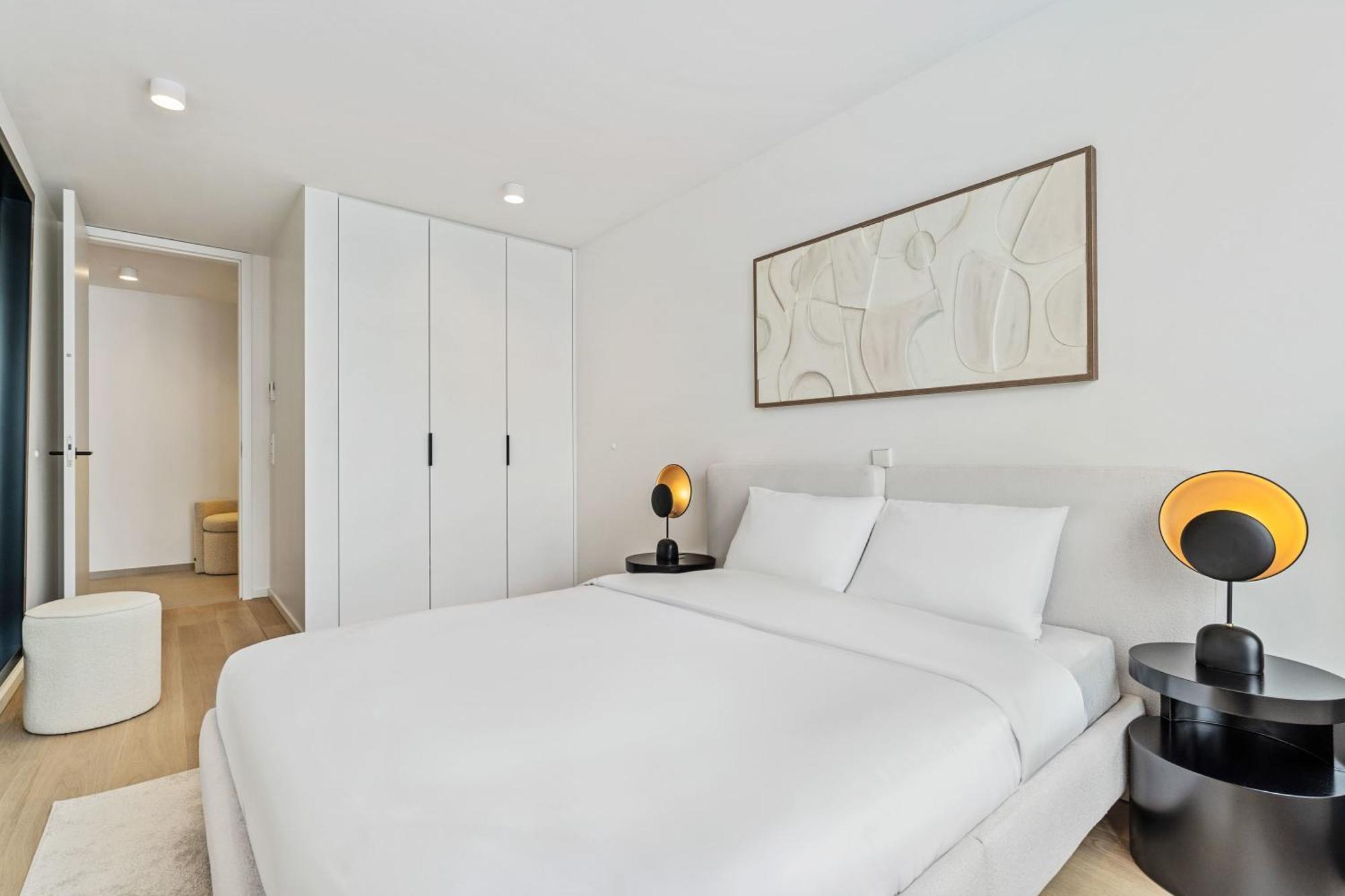 Апартаменты Spacious 6th-floor Gem: Modernity Meets Comfort *
