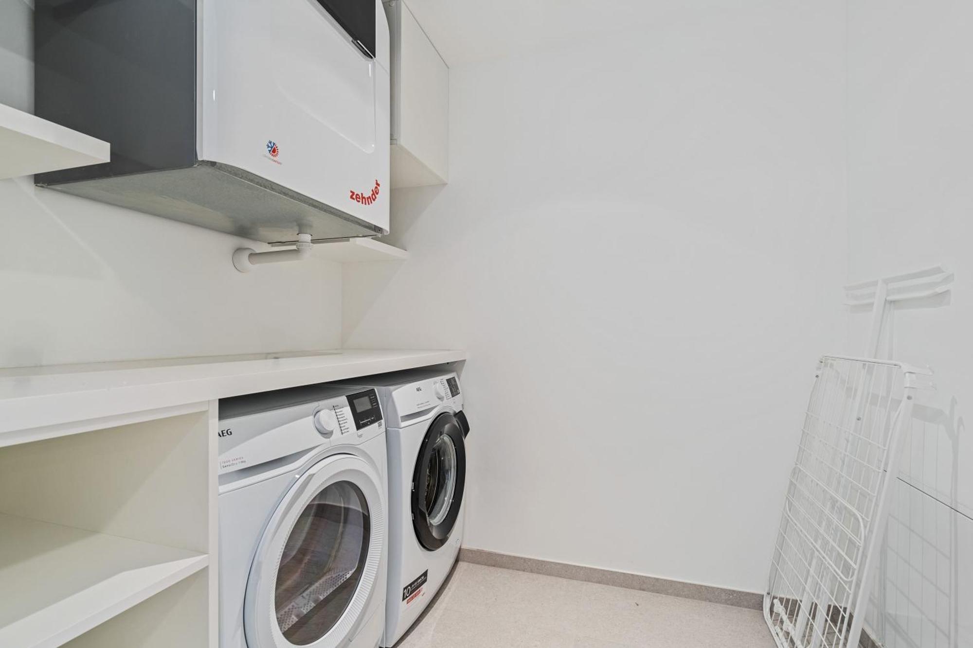 Spacious 6th-floor Gem: Modernity Meets Comfort *