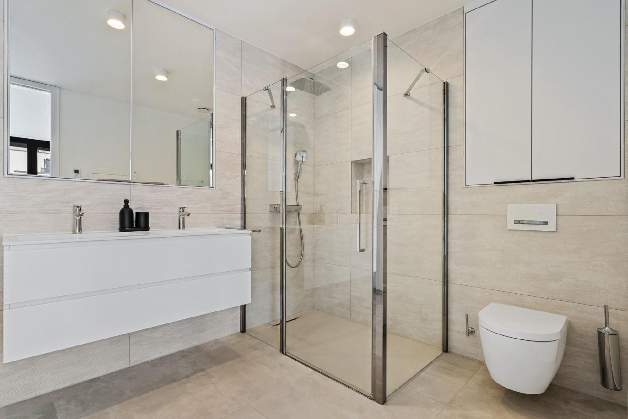 Spacious 6th-floor Gem: Modernity Meets Comfort Апартаменты *