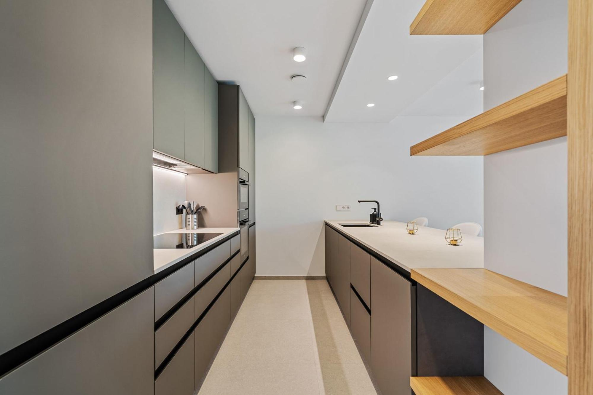 Апартаменты Spacious 6th-floor Gem: Modernity Meets Comfort *