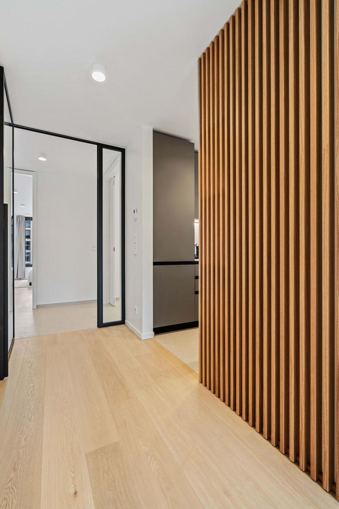 Spacious 6th-floor Gem: Modernity Meets Comfort Апартаменты