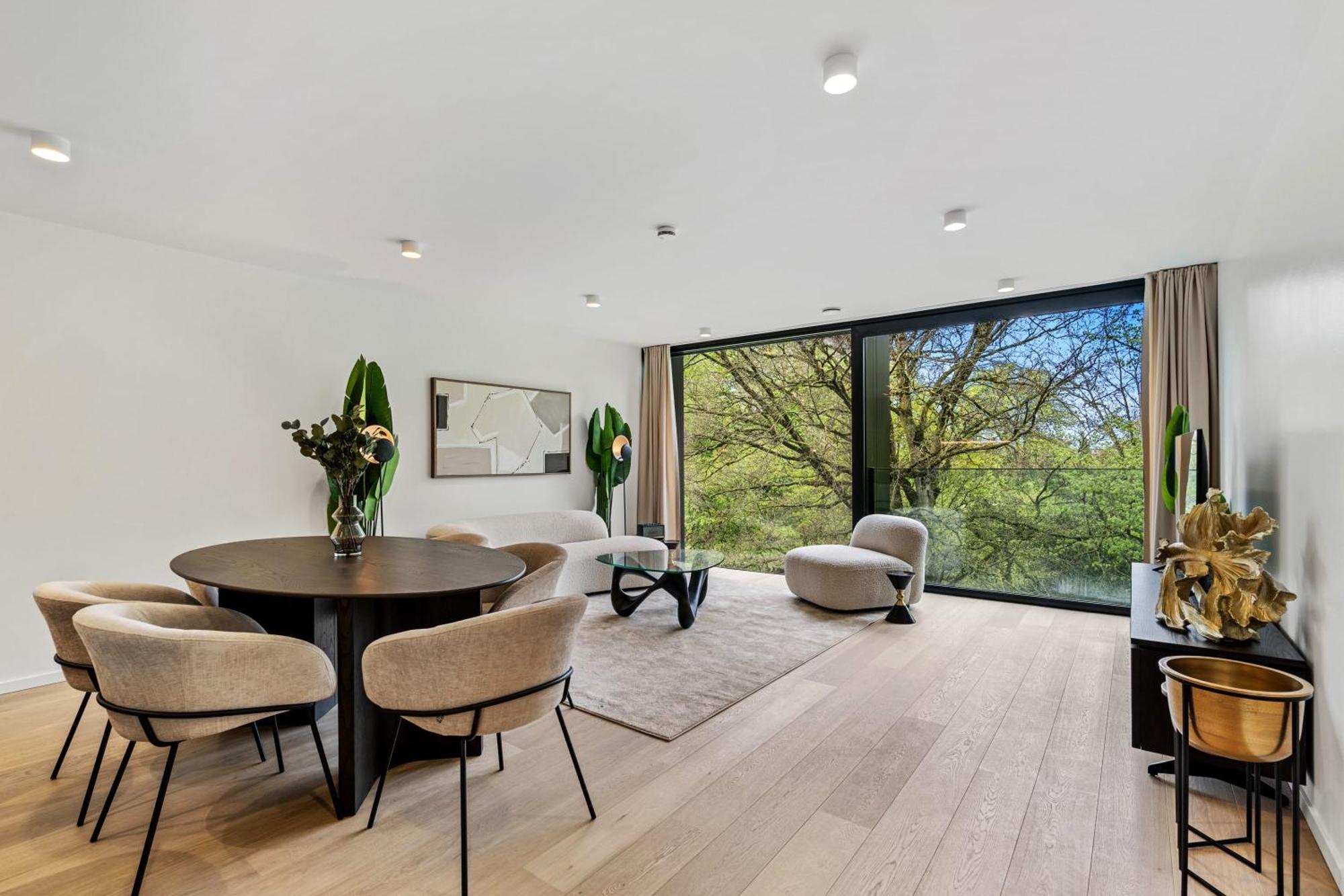 Spacious 6th-floor Gem: Modernity Meets Comfort Апартаменты