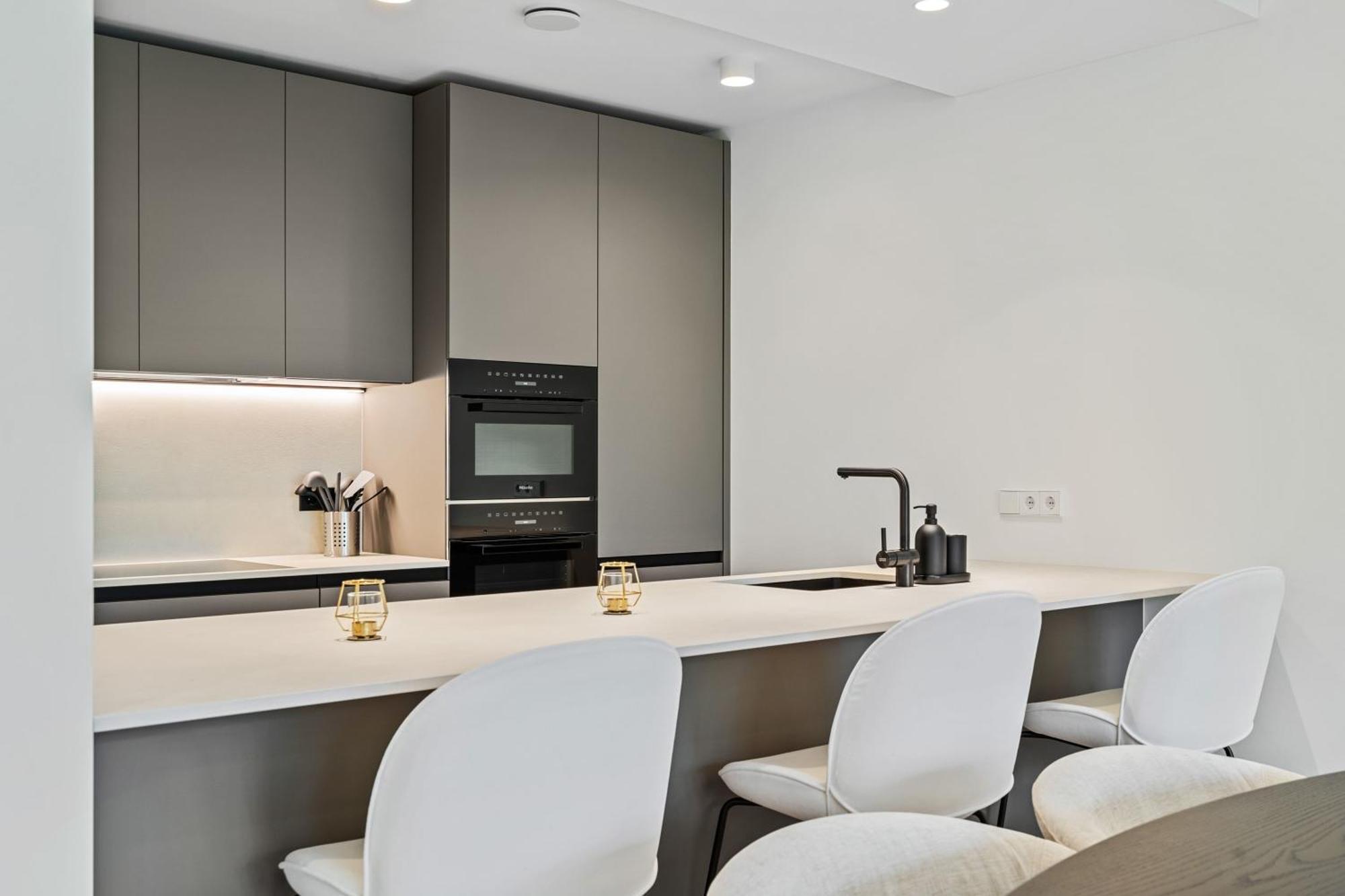 Spacious 6th-floor Gem: Modernity Meets Comfort * Luxemburgo