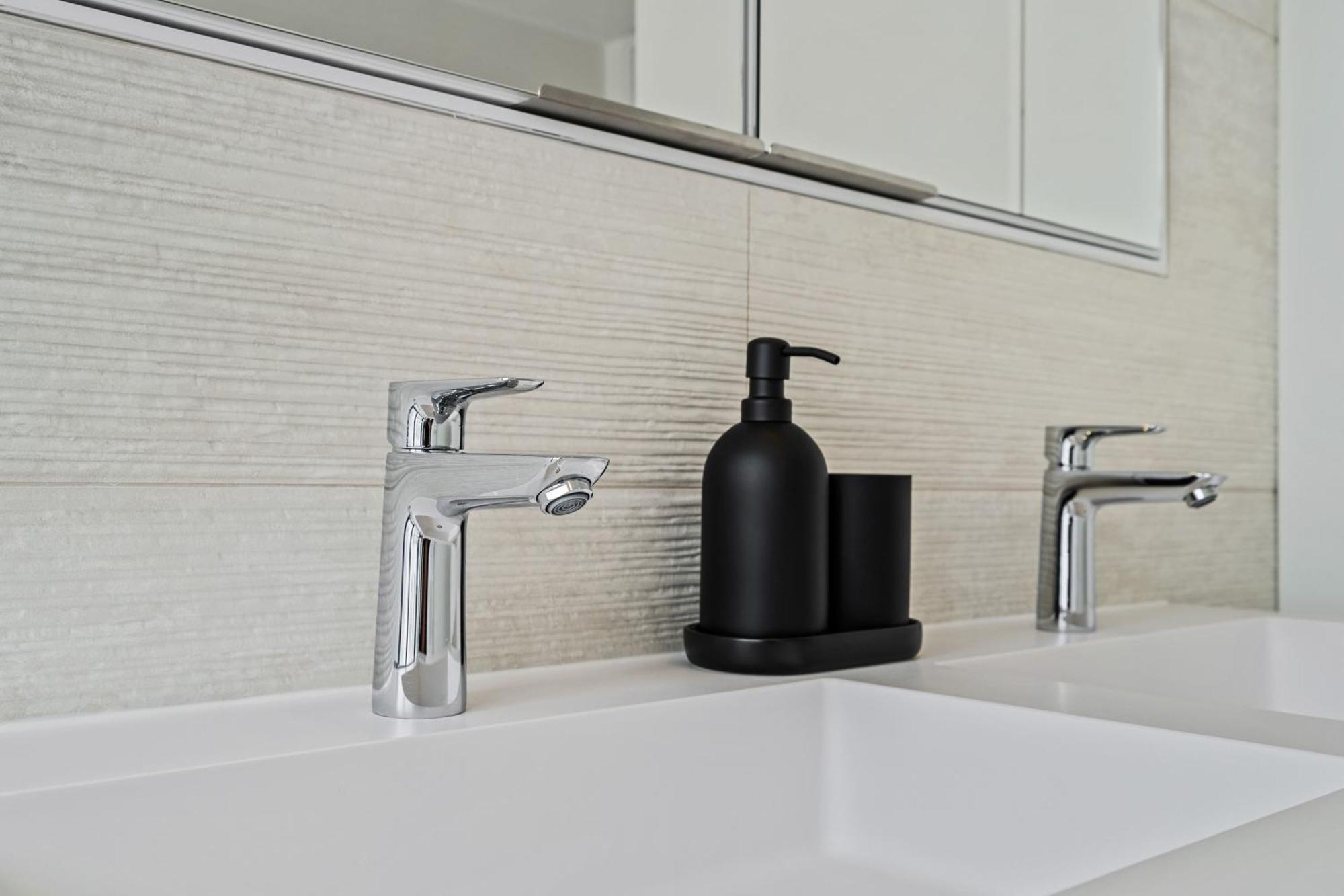 Apartamento Spacious 6th-floor Gem: Modernity Meets Comfort
